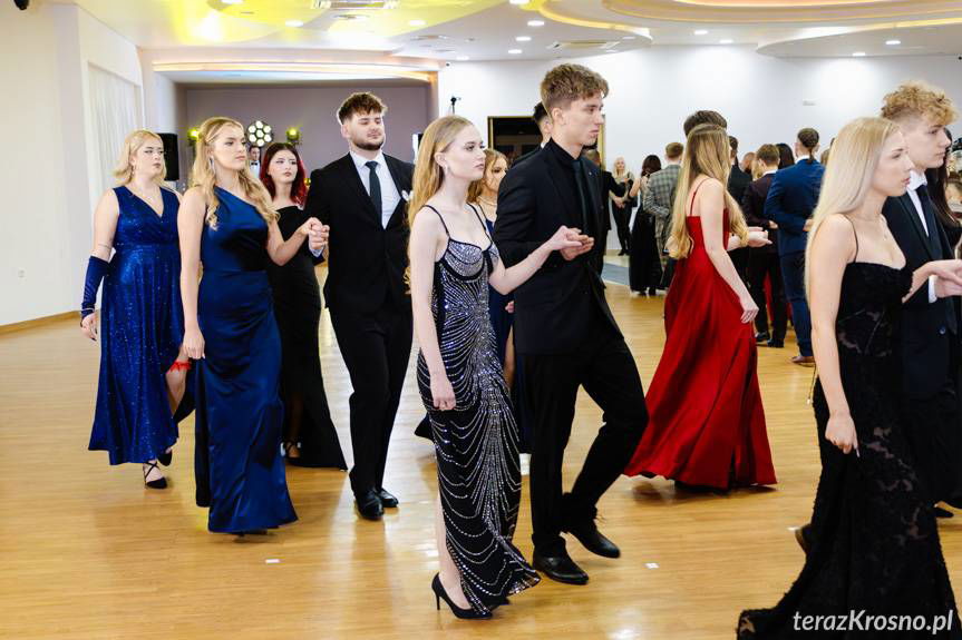 Bal studniówkowy maturzystów Liceum Ogólnokształcącego w Rymanowie [ZDJĘCIA]