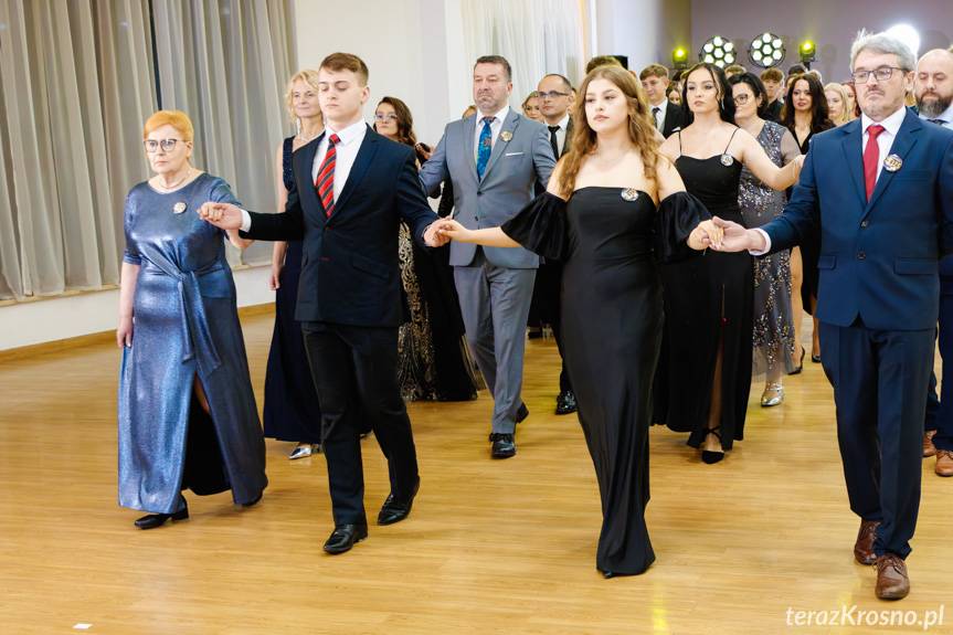 Bal studniówkowy maturzystów Liceum Ogólnokształcącego w Rymanowie [ZDJĘCIA]
