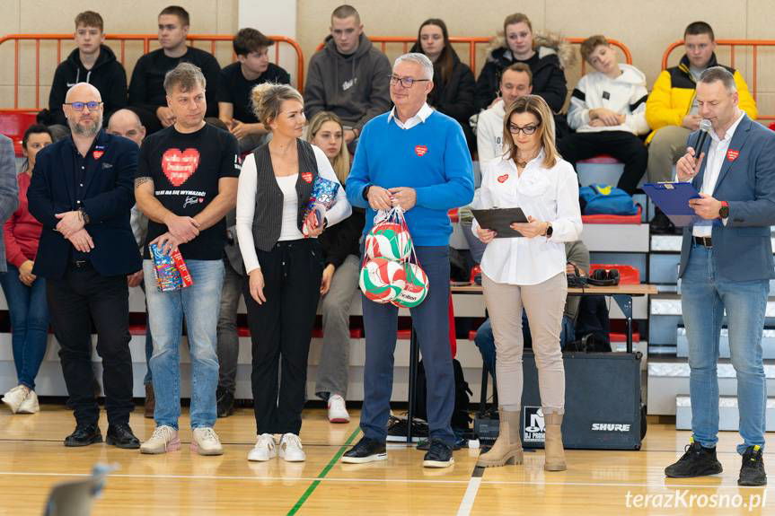 Siatkarskie zmagania dla WOŚP. Drużyny walczyły o puchar poseł Joanny Frydrych