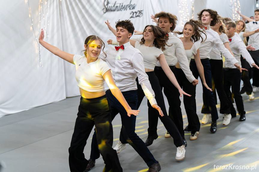 Studniówka jak z marzeń! Tak bawili się maturzyści z "Kopernika"