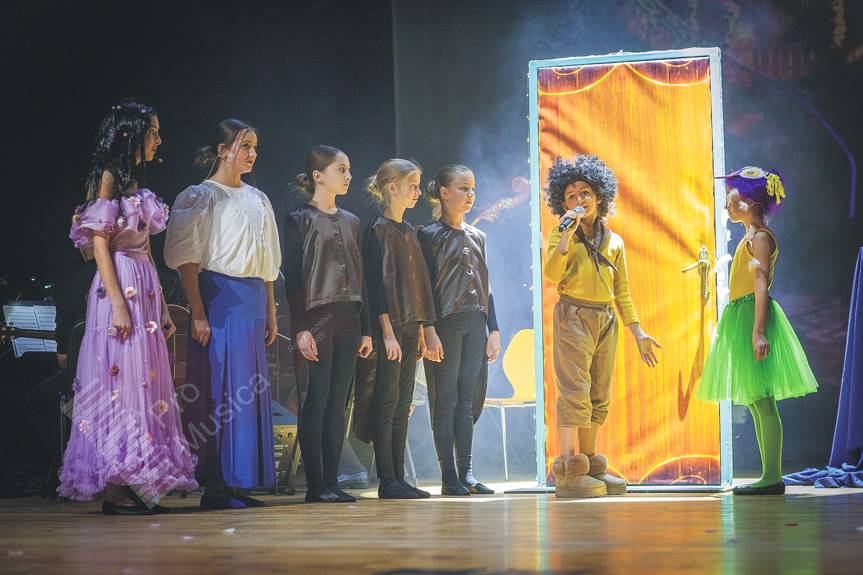 Uczniowie Pro Musica zachwycili publiczność musicalem "Encanto"