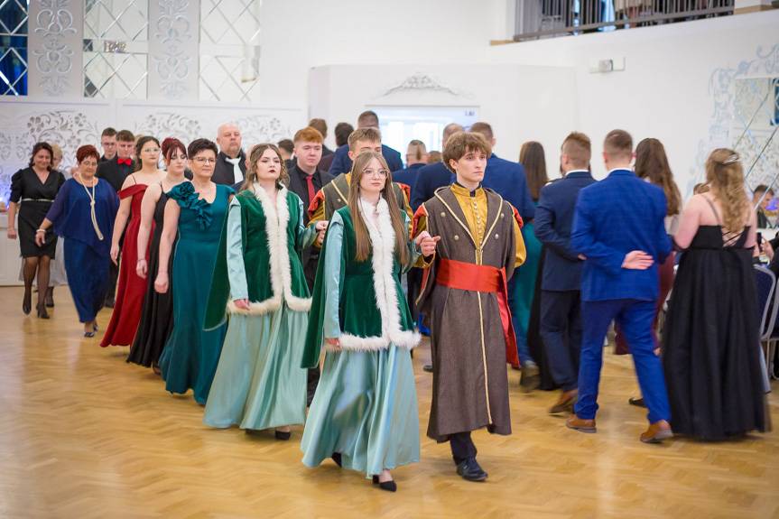 Bal studniówkowy maturzystów ZSKU z Krosna [ZDJĘCIA]