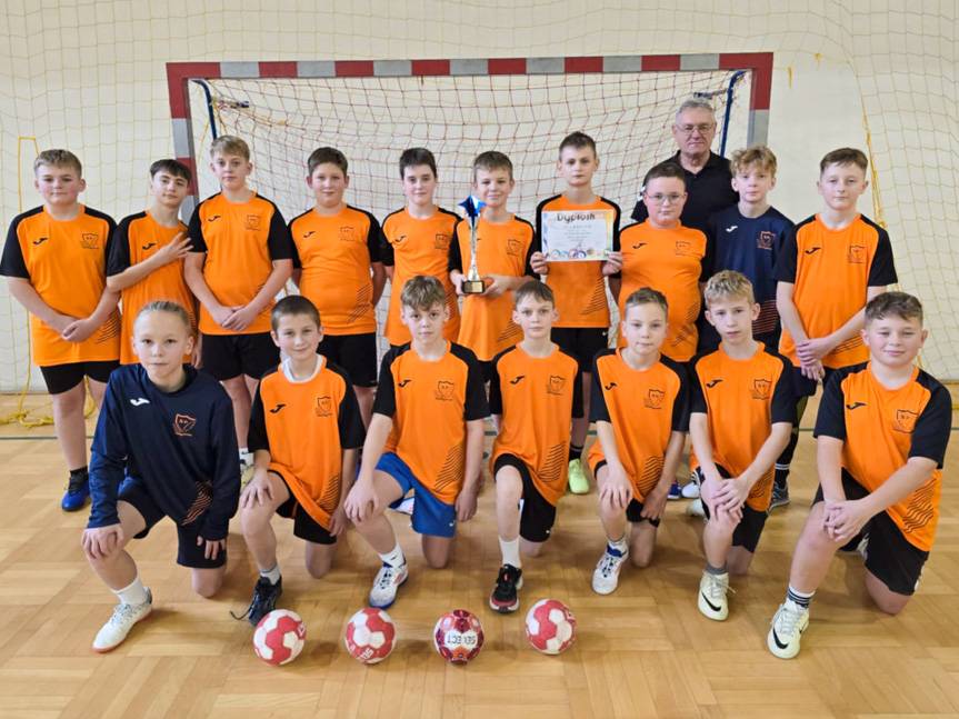 Sukces młodych szczypiornistów z Rogów w zawodach powiatowych