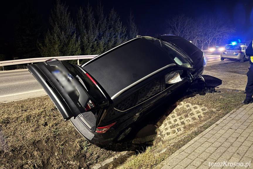 Zjechał z drogi i uderzył w przepust