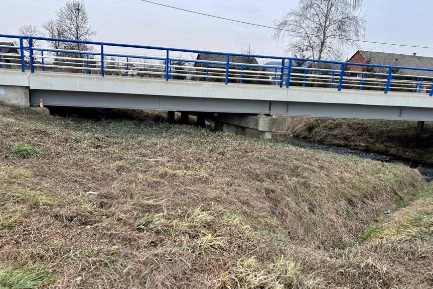 Pijany wpadł do rzeki, znaleźli go pod mostem