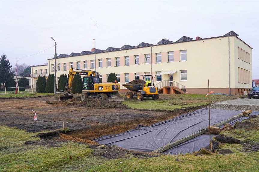 Ruszyły prace przy nowym obiekcie sportowym w Jaszczwi