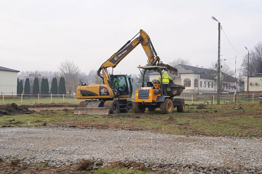 Ruszyły prace przy nowym obiekcie sportowym w Jaszczwi