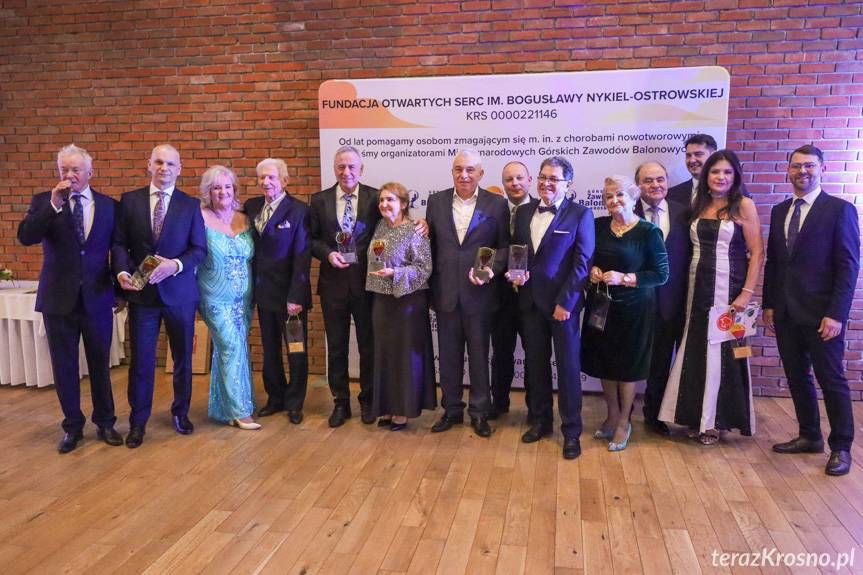 Bal Otwartych Serc w Krośnie. Goście otworzyli serca i portfele dla potrzebujących [ZDJĘCIA]