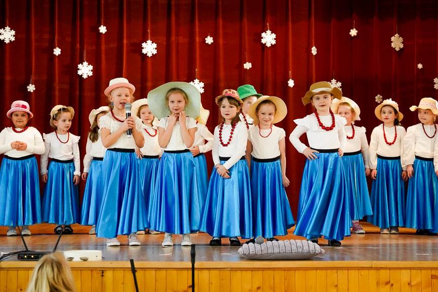 Od wzruszeń do śmiechu. Niezwykłe przedstawienie dla dziadków w Odrzykoniu