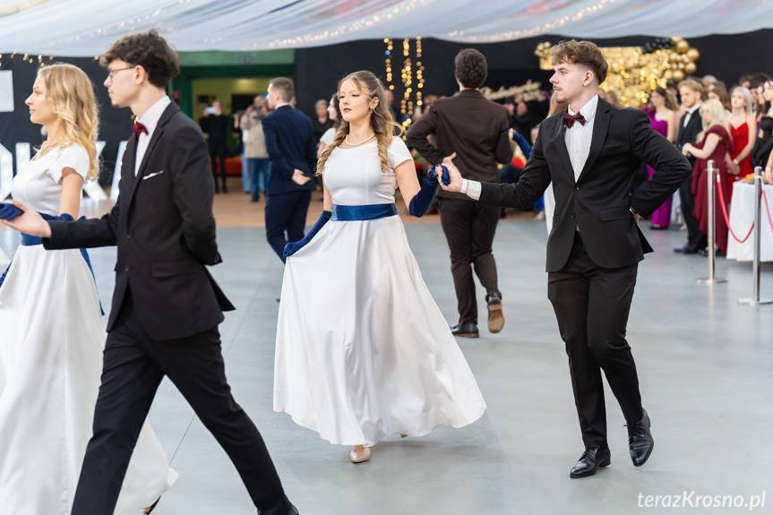 Studniówka maturzystów II LO w Krośnie - ostatnia prosta przed maturą [ZDJĘCIA]