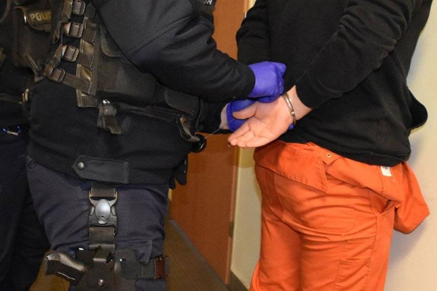 Bójka w Jarosławiu. Policjanci ustalili i zatrzymali sprawców