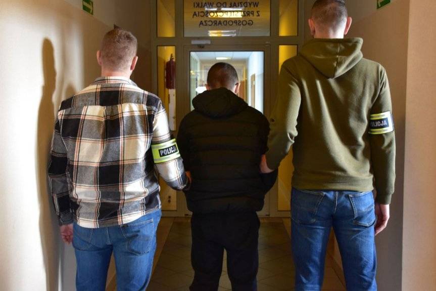 Bójka w Jarosławiu. Policjanci ustalili i zatrzymali sprawców