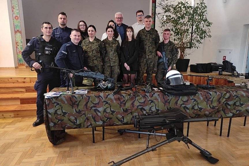 Spotkanie z Policją i WOT w Rymanowie – cenne lekcje dla młodzieży