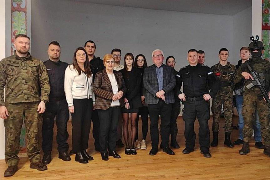 Spotkanie z Policją i WOT w Rymanowie – cenne lekcje dla młodzieży