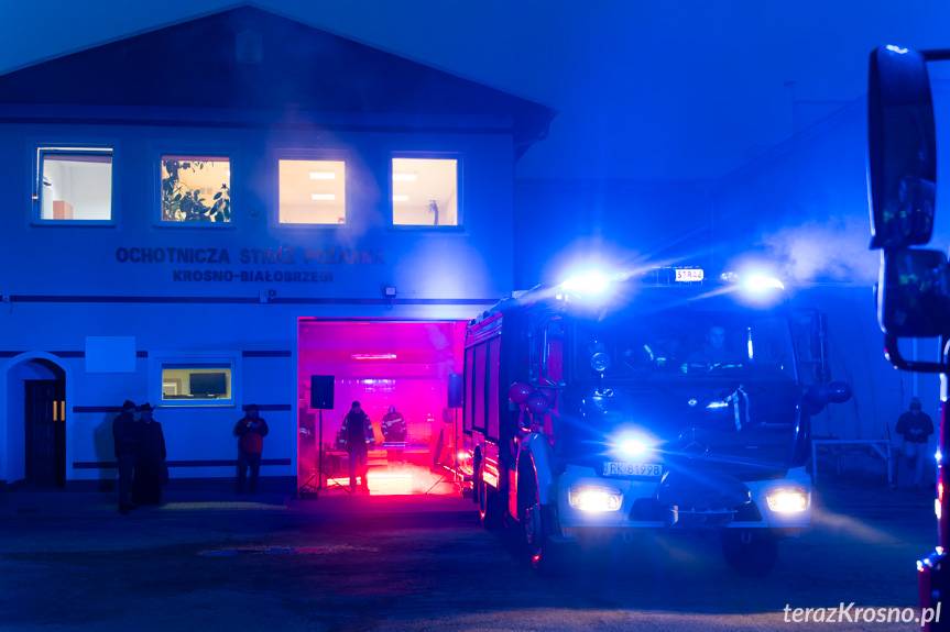 Strażacy z OSP Krosno-Białobrzegi powitali nowy samochód ratowniczo-gaśniczy