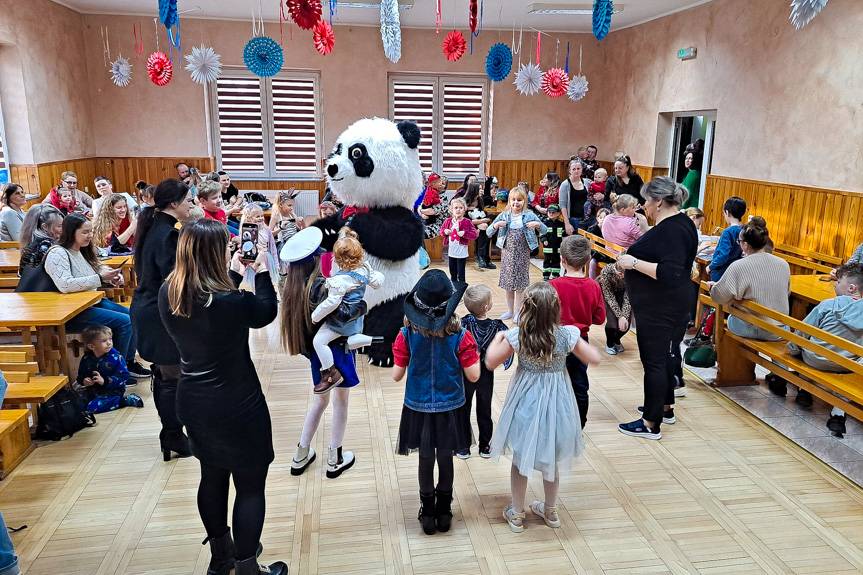 Udany bal karnawałowy dla najmłodszych