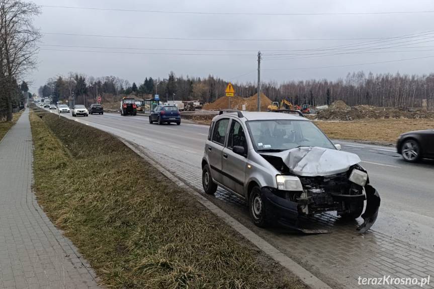 Zderzenie osobówki z ciągnikiem rolniczym na DK28
