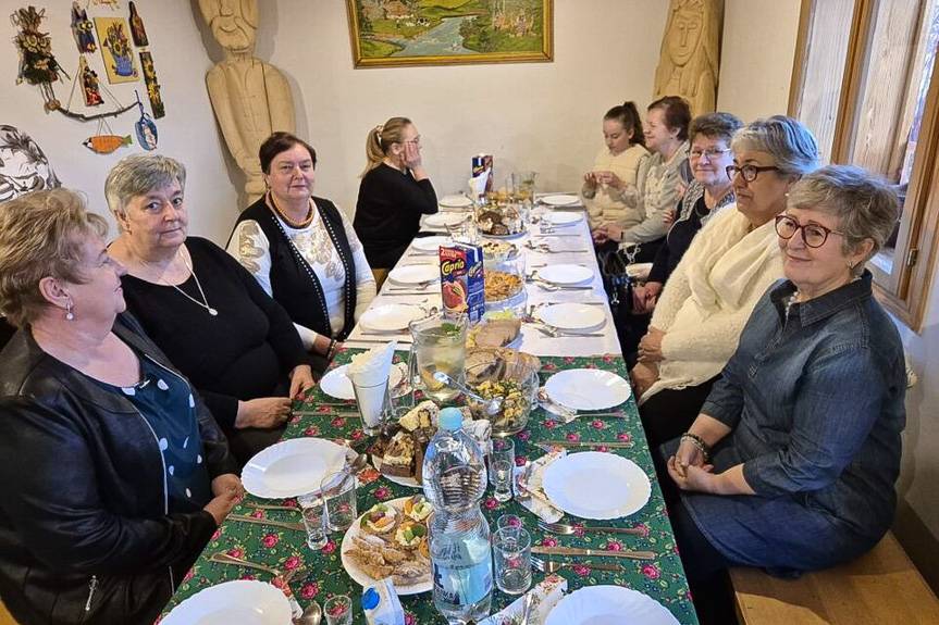  Integracyjne spotkanie miłośników szydełkowania w Żarnowcu