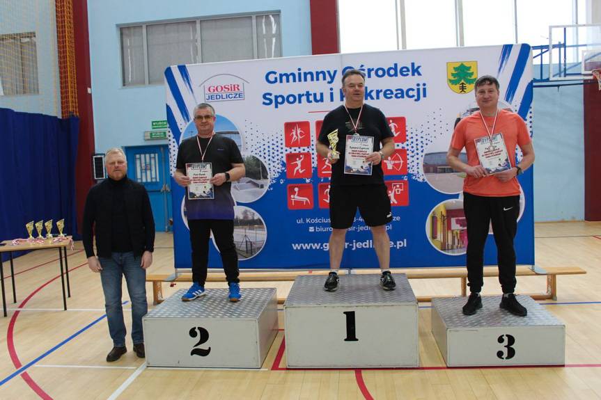 Zacięta rywalizacja w Jedliczu. Wyłoniono najlepszych tenisistów stołowych