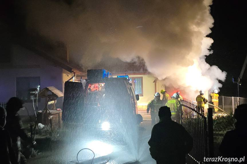 Ustrobna. Pożar garażu