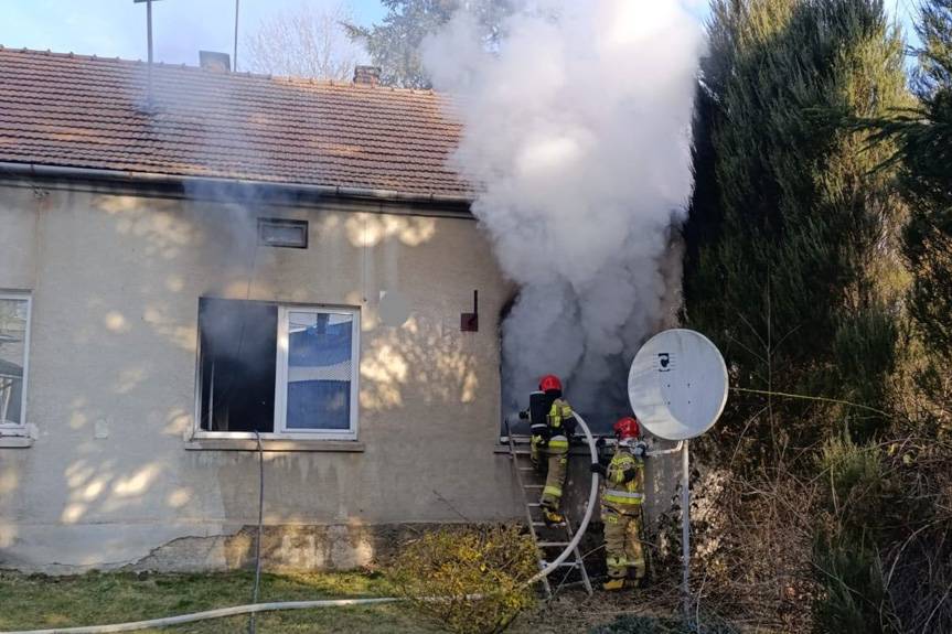 Tragiczny pożar w Pilźnie. Jedna osoba nie żyje, druga ranna