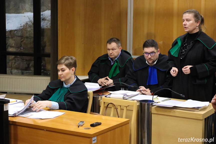 Proces pięciu mężczyzn w Krośnie. Prokurator: scenariusz do filmu o porachunkach i zemście