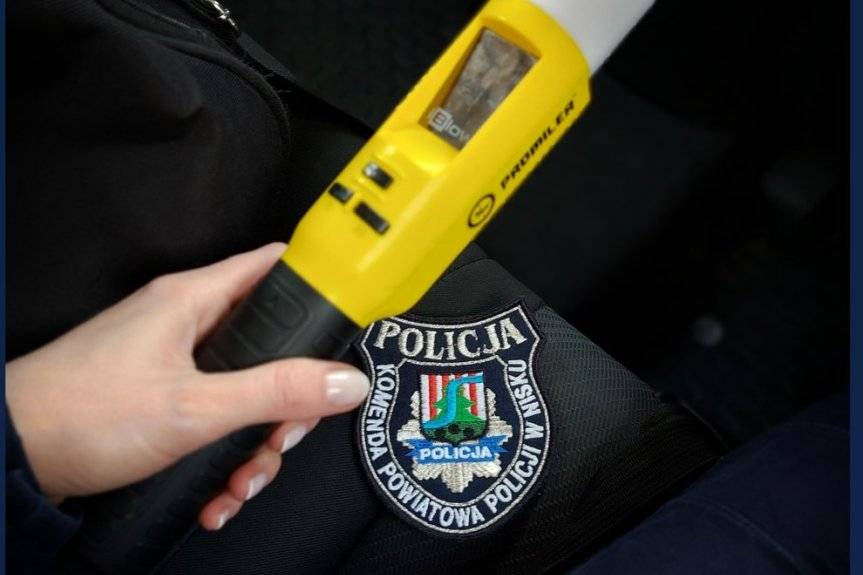 Kierował rowerem mając prawie 2 promile. Zatrzymali go policjanci