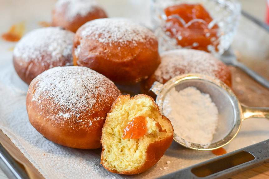 Gdzie kupić najtańsze pączki w tłusty czwartek 2025? Porównanie cen w marketach