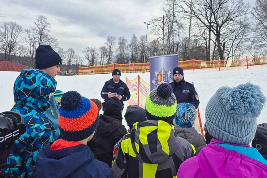 Bezpieczne ferie z krośnieńską policją - kampania na stokach narciarskich