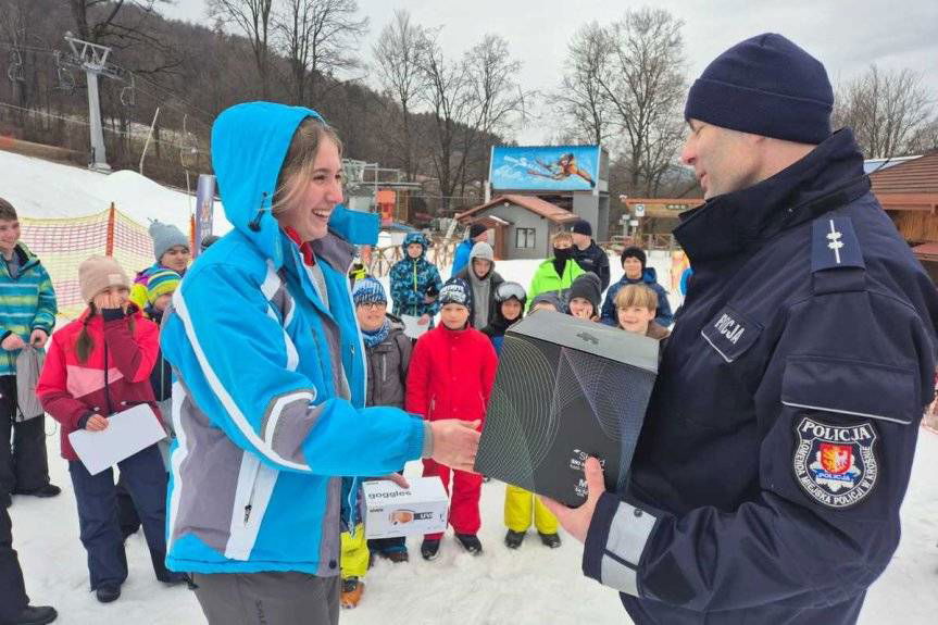 Bezpieczne ferie z krośnieńską policją - kampania na stokach narciarskich