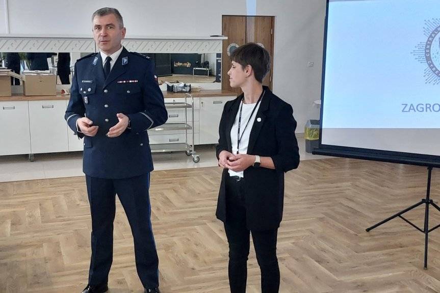 Cyfrowe bezpieczeństwo tematem spotkania z seniorami