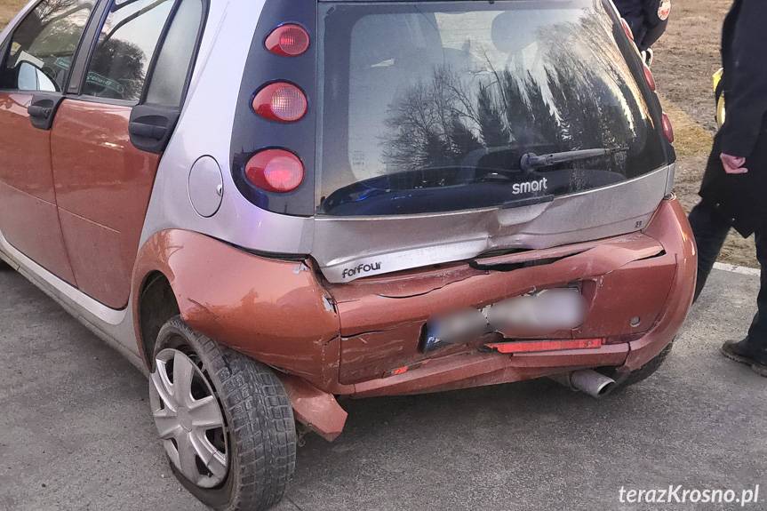 Zderzenie trzech samochodów osobowych na DW 990