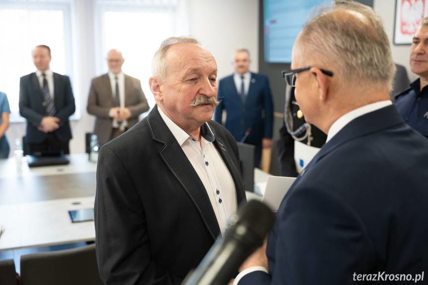 Podziękowania dla tych, którzy nie zawiedli. Wójt Korczyny uhonorował służby [ZDJĘCIA, WIDEO]