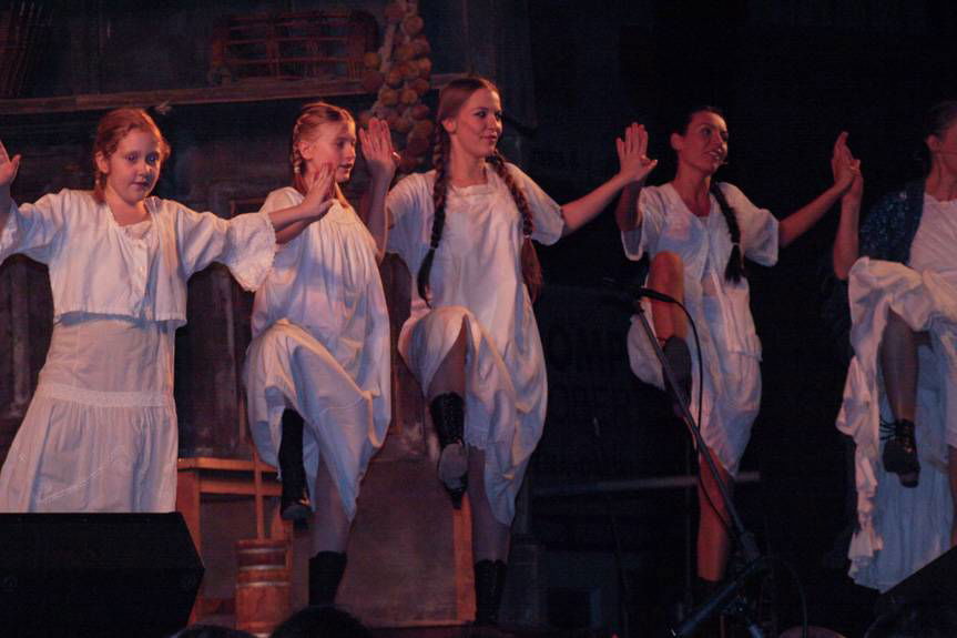 Skrzypek na dachu w Krośnie. Zobacz zdjęcia z 2009 roku