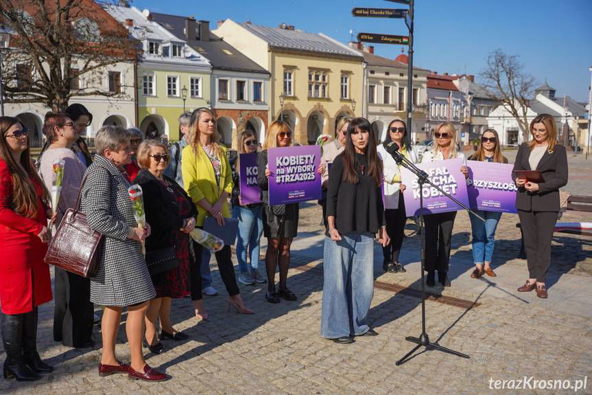 Kobiety z Trzaskiem. Konferencja na rynku w Krośnie [ZDJĘCIA]