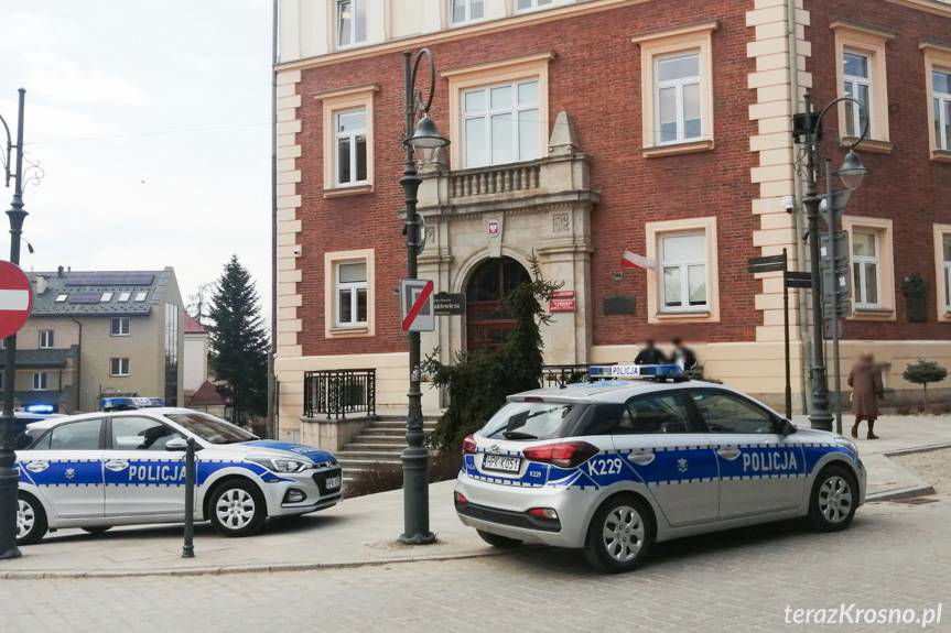 Kradzież pieniędzy w kantorze. Sąd aresztował trzech obywateli Rumunii