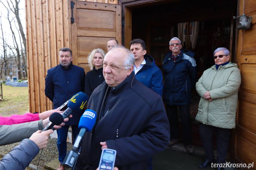 Nietoperze czują się świetnie, a wierni czekają. Spór o świątynię w Sieniawie trwa