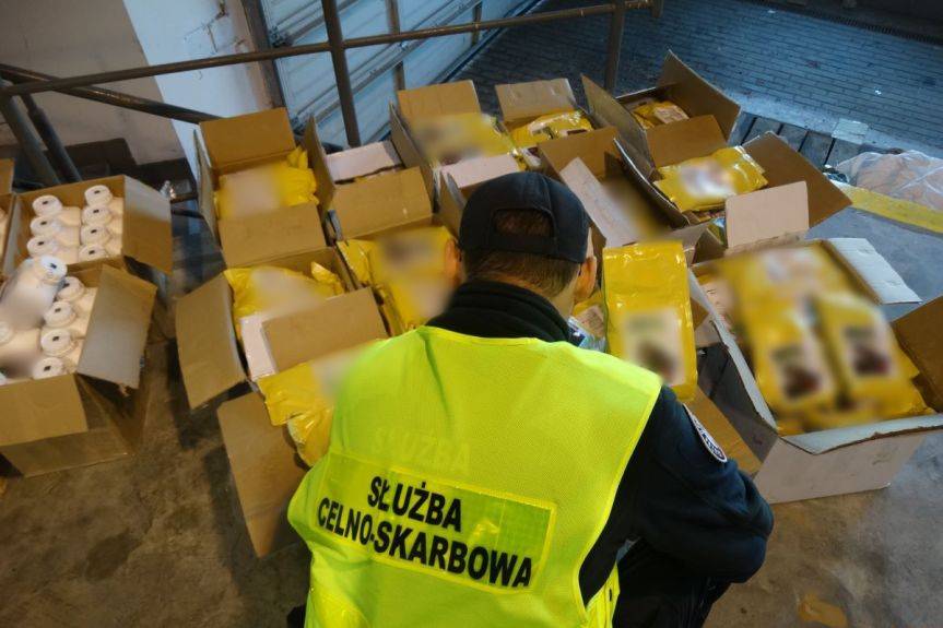 W Tylawie przechwycono 320 kg oraz 96 litrów nielegalnych środków ochrony roślin