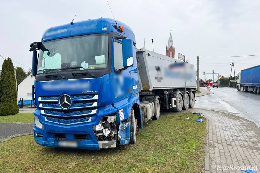 Miejsce Piastowe. Zderzenie dwóch samochodów