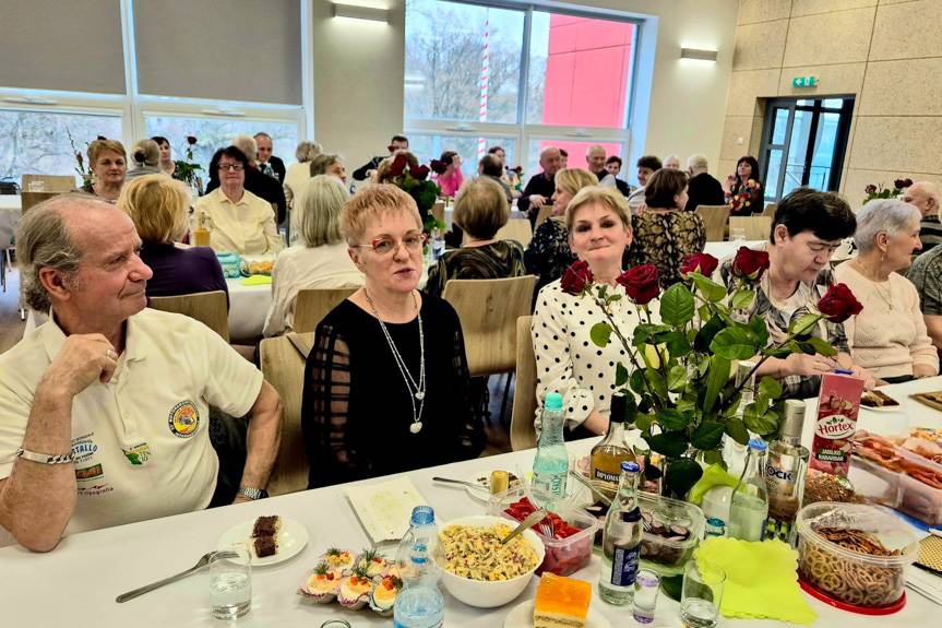 Seniorzy z Klubu "Sami Swoi" świętowali Dzień Kobiet i Dzień Mężczyzn