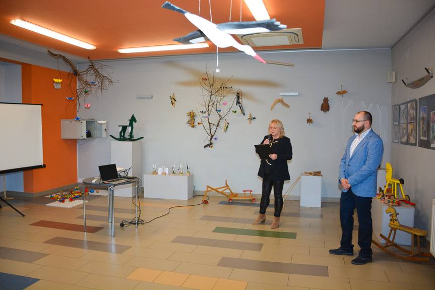 Koniki, kołyski, ptaszki. Jarosław Wnęk i jego świat drewnianych zabawek