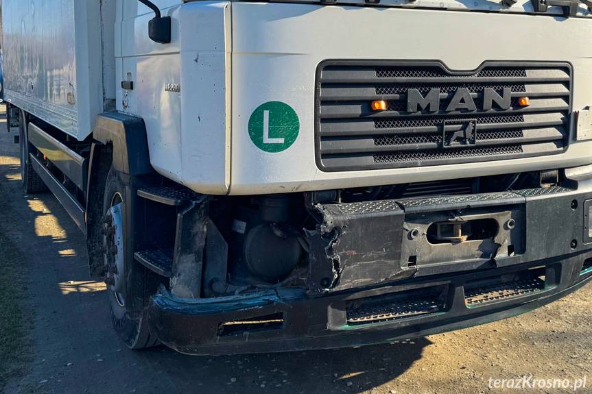 Kierowca ciężarówki uderzył w fiata