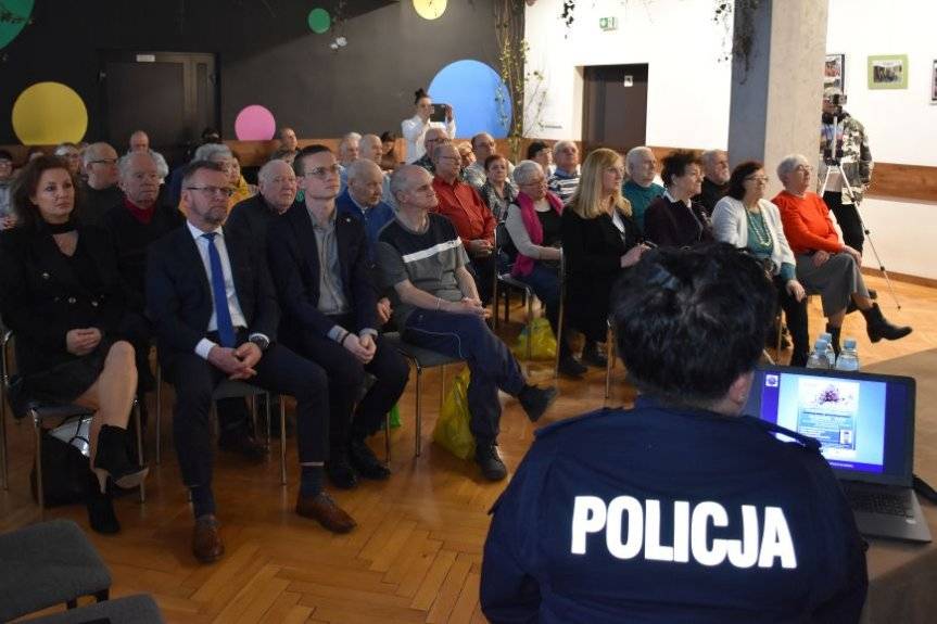 Debata "Bezpieczny senior - jak nie dać się oszukać" w Jarosławiu