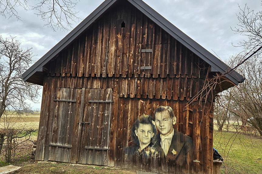 We Wrocance powstał niezwykły deskal. Opowiada historię miłości sprzed lat