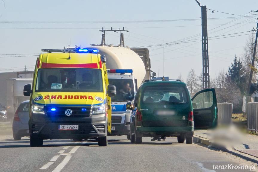 Przybówka. Nie żyje kierowca, który zasłabł za kierownicą