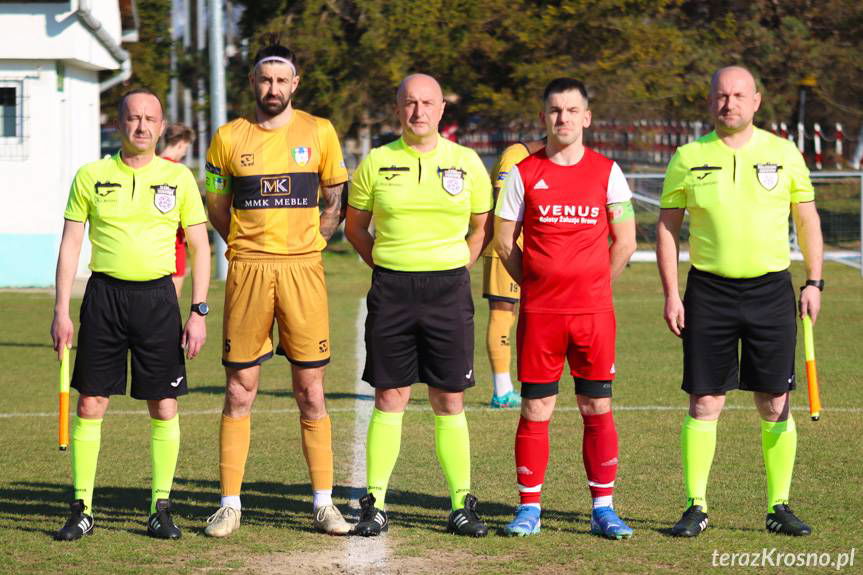 Trzy punkty lidera z Klimkówki w sąsiedzkim boju w Iwoniczu [ZDJĘCIA]