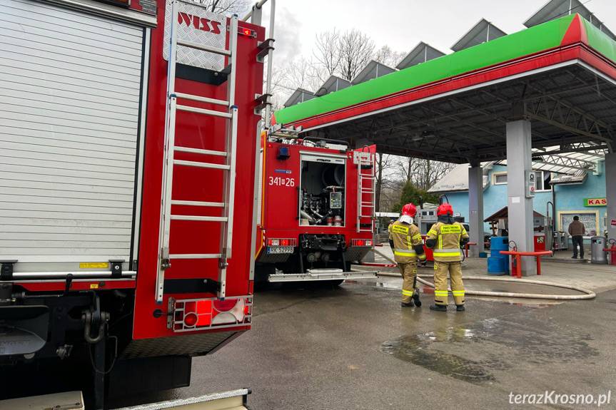 Pożar na stacji paliw w Cergowej