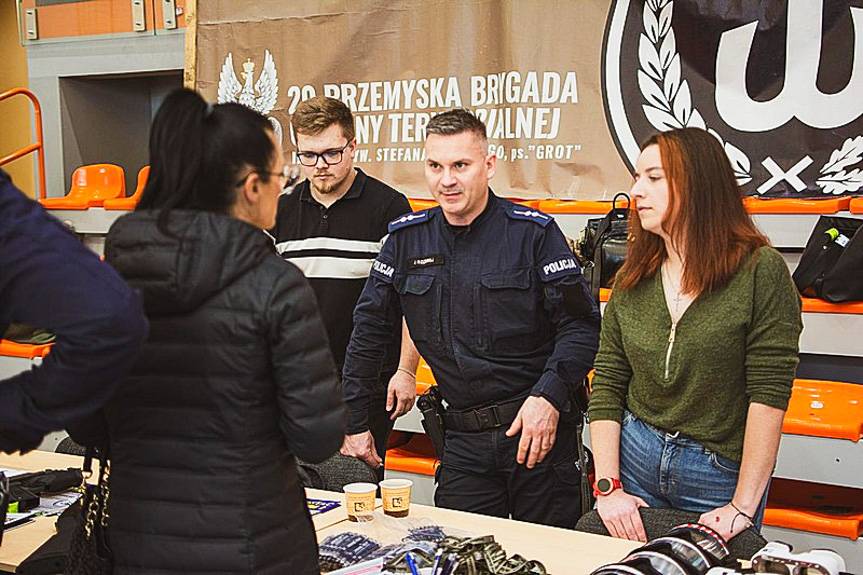 Dzielnicowi zachęcali studentów do wstąpienia w szeregi Policji