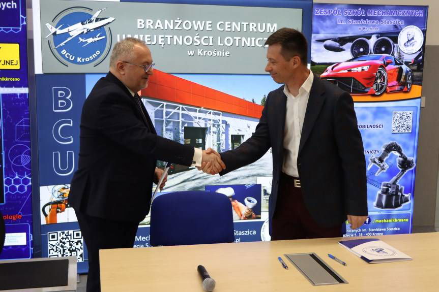 Zespół Szkół Mechanicznych w Krośnie i spółka Lotnisko Krosno podpisały porozumienie