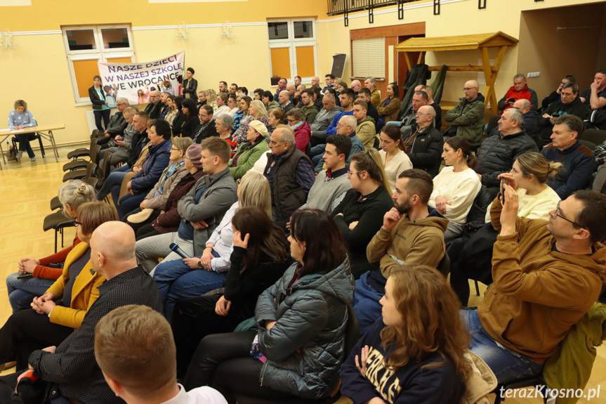 Rodzice walczą. Spór o trzecią grupę przedszkola we Wrocance [ZDJĘCIA]